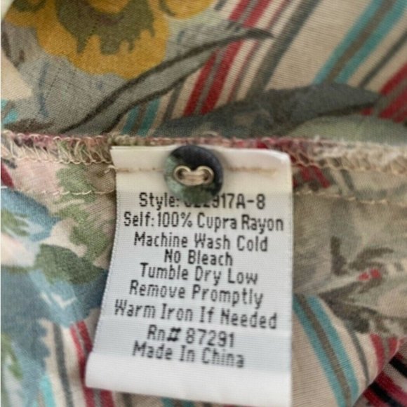 Johnny Was Rayon Blouse XS Lovely Floral Pattern Relax Fit - Picture 8 of 9